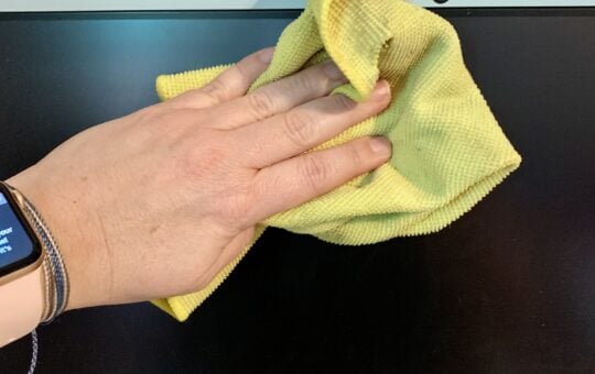 how to clean computer screen