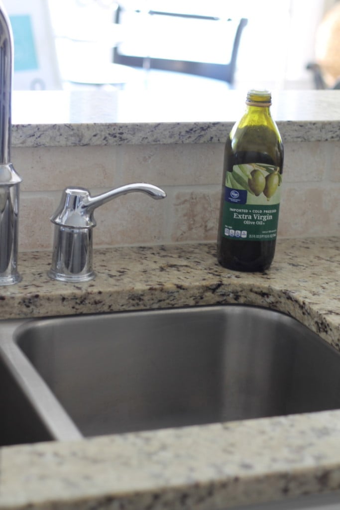 How To Remove Rust Stains From Stainless Steel (& Freshen ...