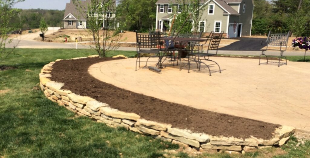 how to keep weeds out of flower beds