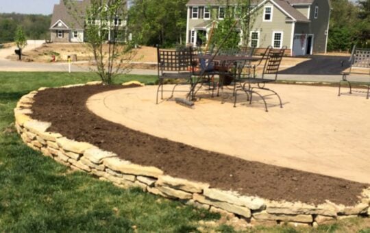 how to keep weeds out of flower beds