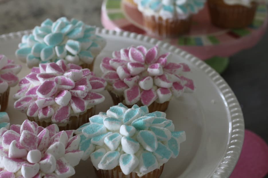 Marshmallow Flower Cupcakes-image