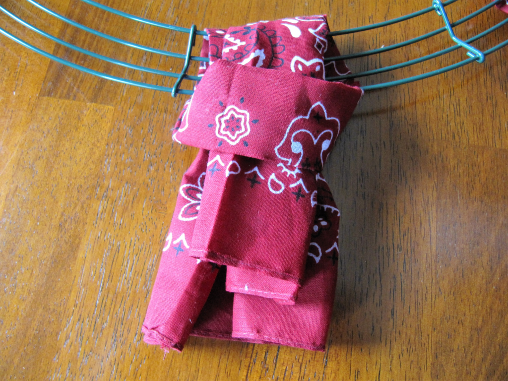 how to make a patriotic wreath using bandanas - showing how to attach 