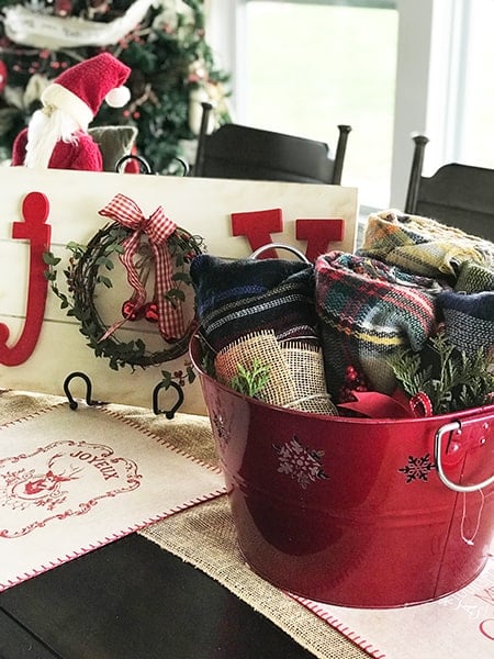 Brilliant Teacher Christmas Gift! Struggling to find inexpensive but still valuable gifts for everyone on your list? Check out this affordable and easy gift idea now!