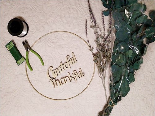 DIY HOOP WREATH