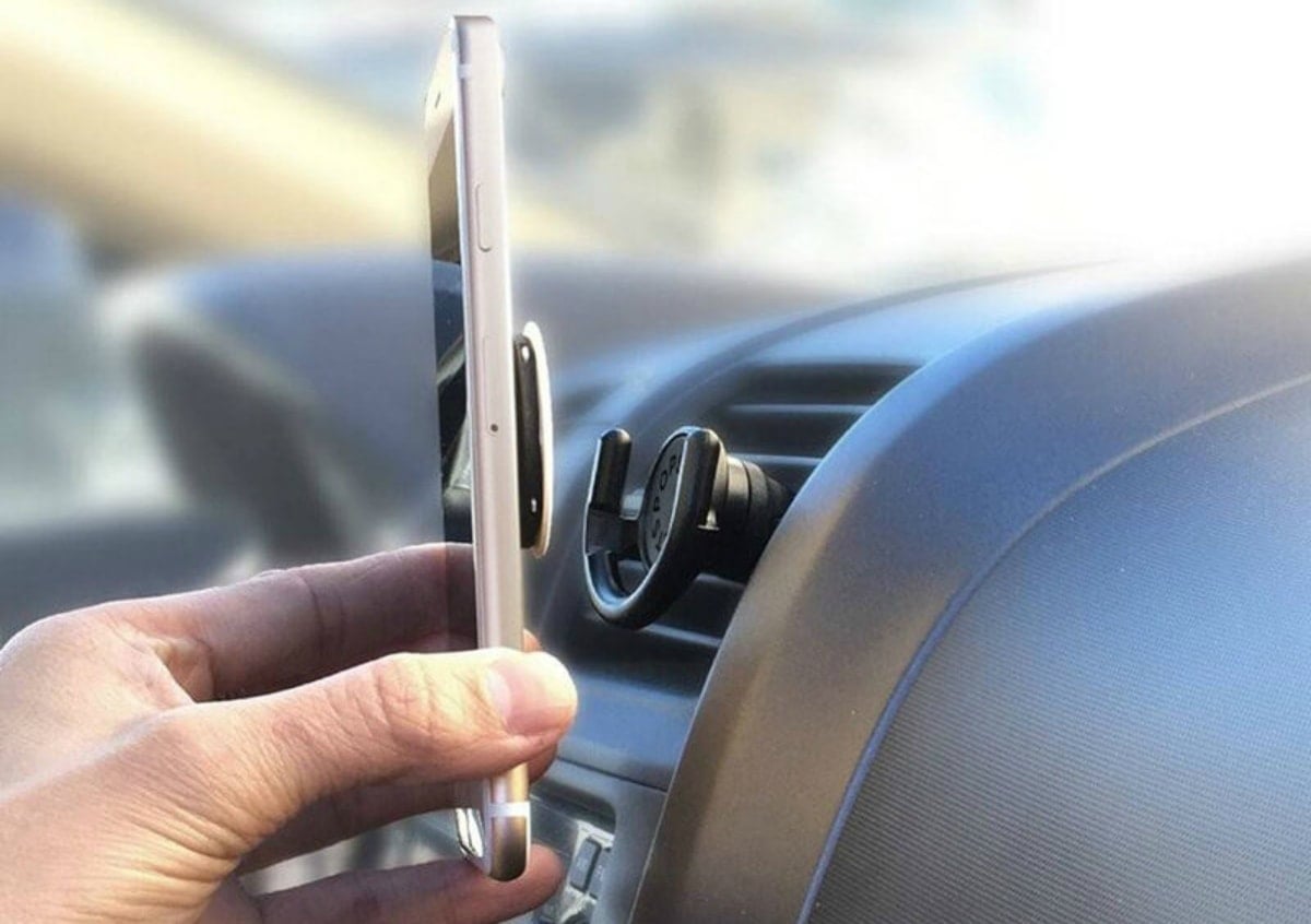 hand in car holding phone