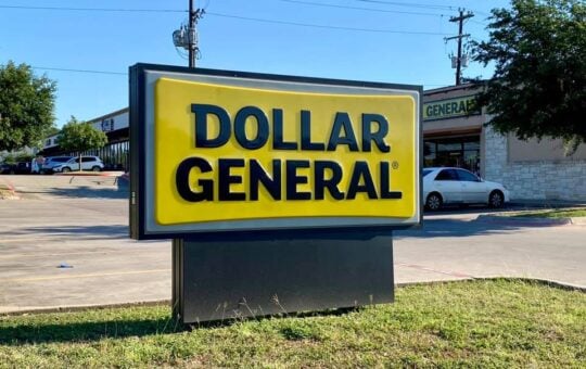 dollar general store front