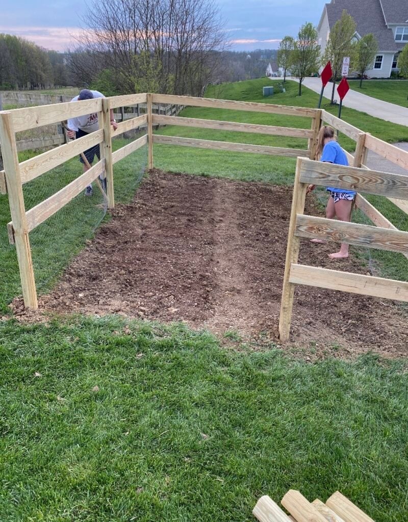 building diy deer fence for garden