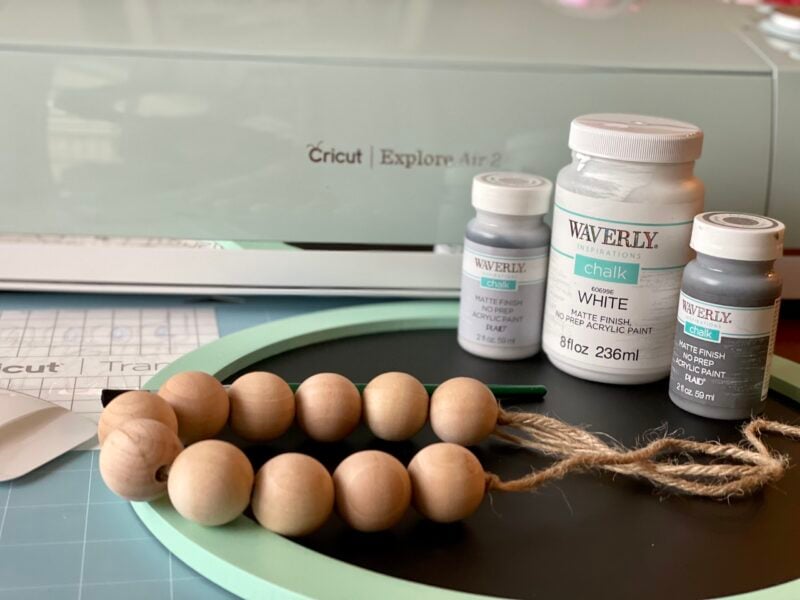 how to make Farmhouse Signs with Cricut