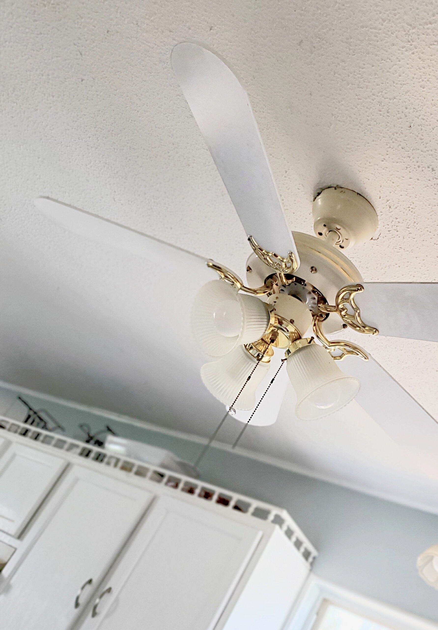 how to clean a ceiling fan 