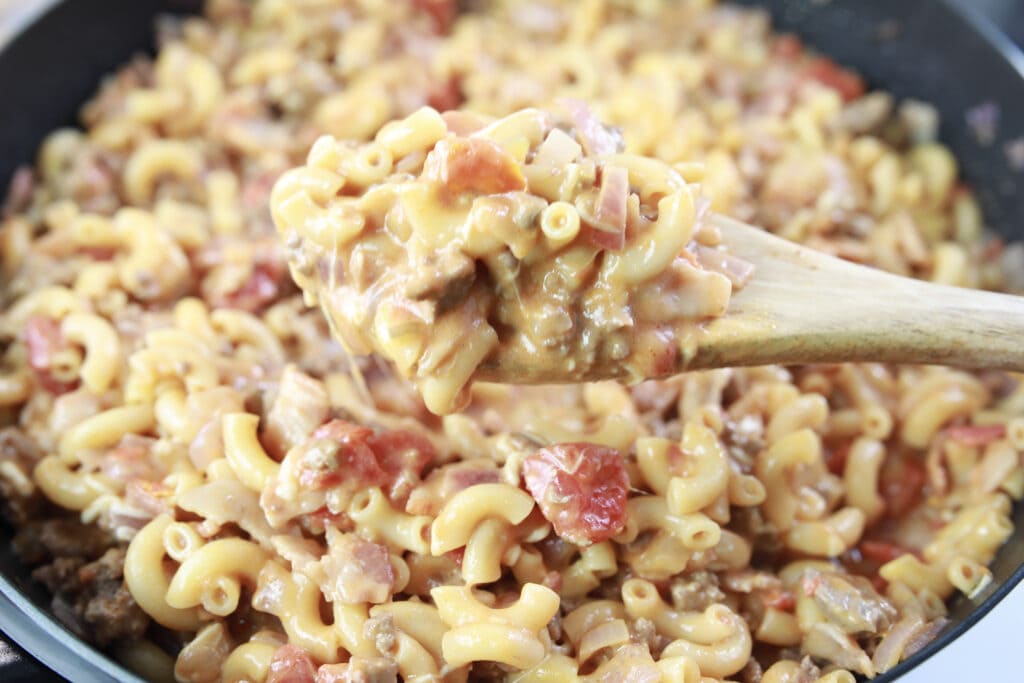 Cheesy Bacon Cheeseburger Casserole