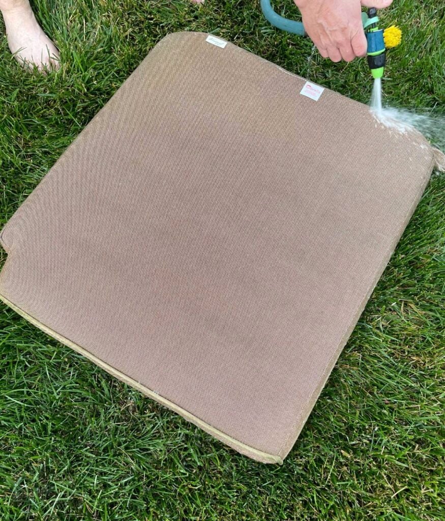 how to use dawn powerwash to clean patio cushions