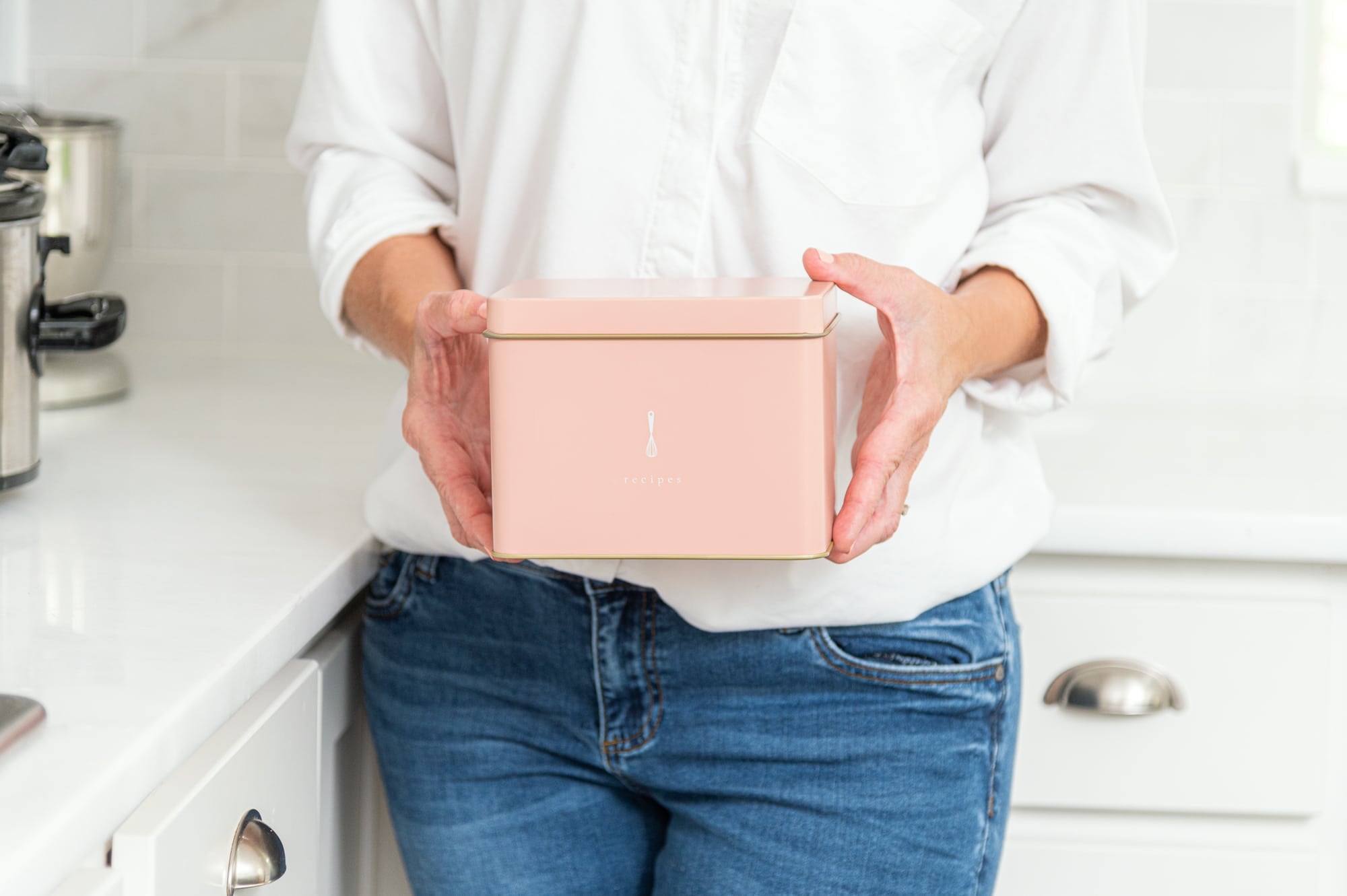 Laurie holding pink recipe tin