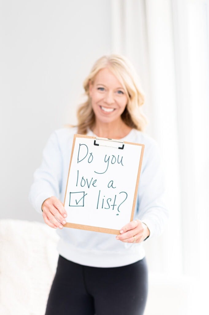 Laurie holding sign that says, "Do you love a list?"