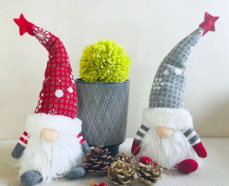 led gnomes together
