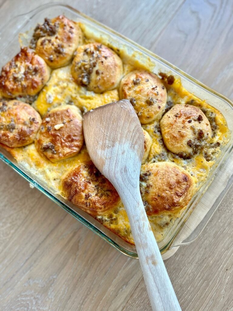 biscuits and gravy casserole