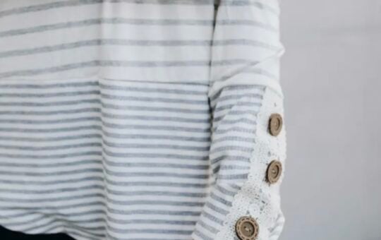 sleeve details on lace top