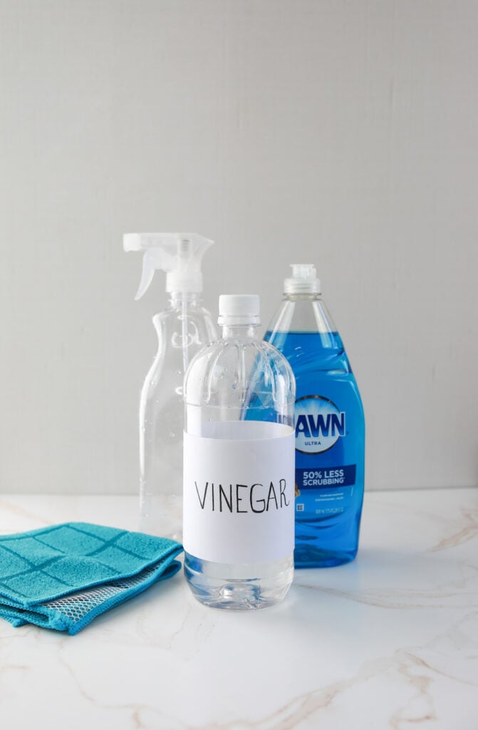 DIY Soap Scum Cleaner (2 ingredients) 