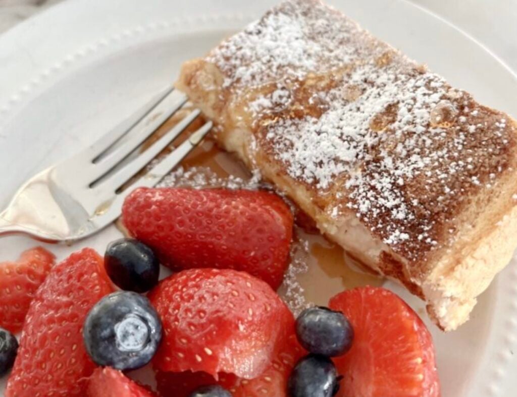 french toast bake with berries
