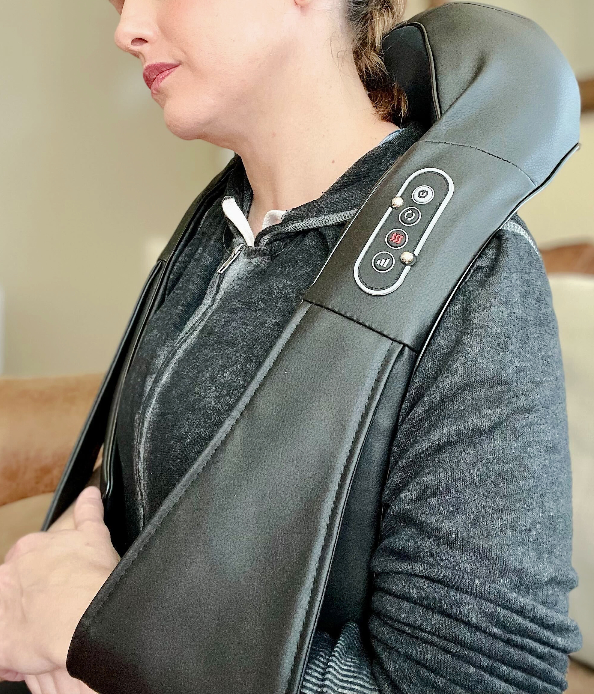 naipo-up-close back massager