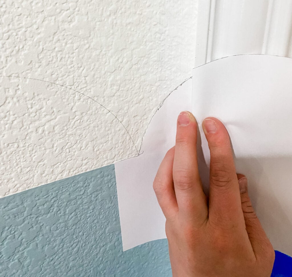 using a cut out to help create a scalloped wall on your own