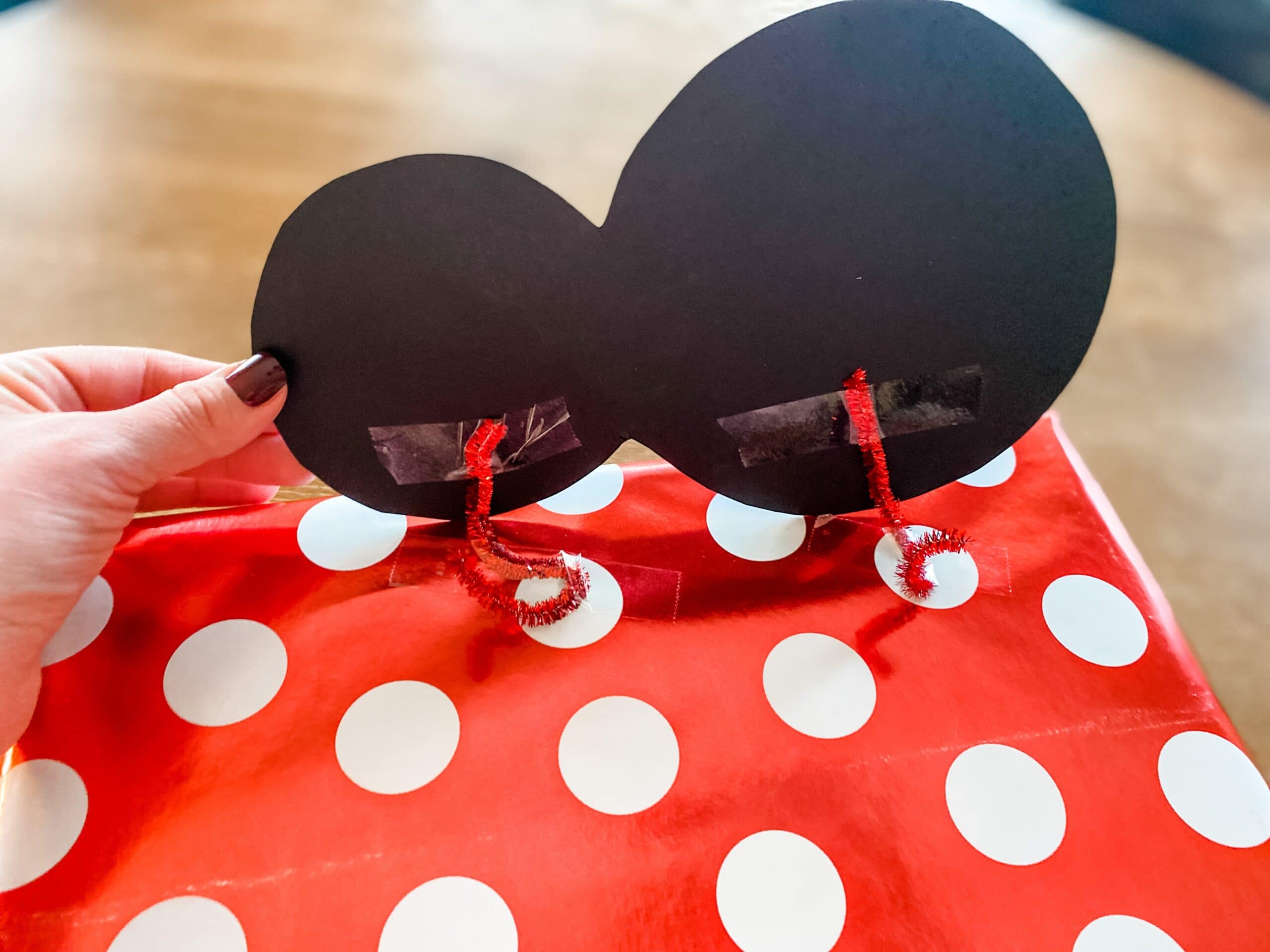 decorating valentine box