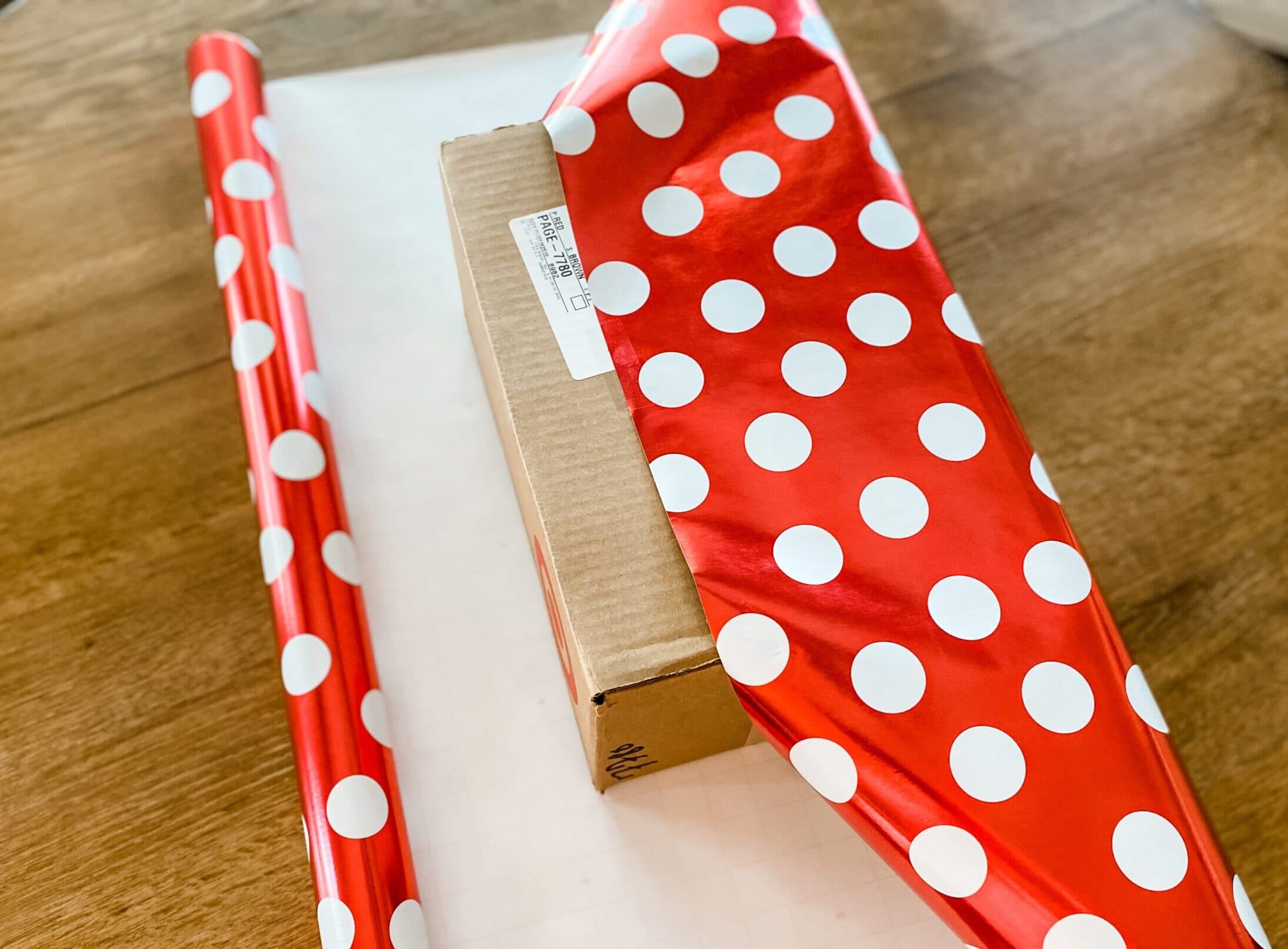 Wrapping valentine box 
