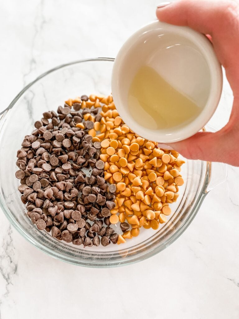 How do you make rocky road candy clusters