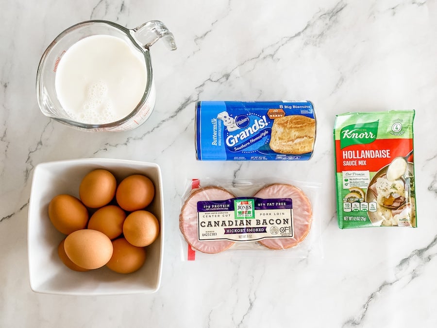 What's in Eggs Benedict Casserole? 