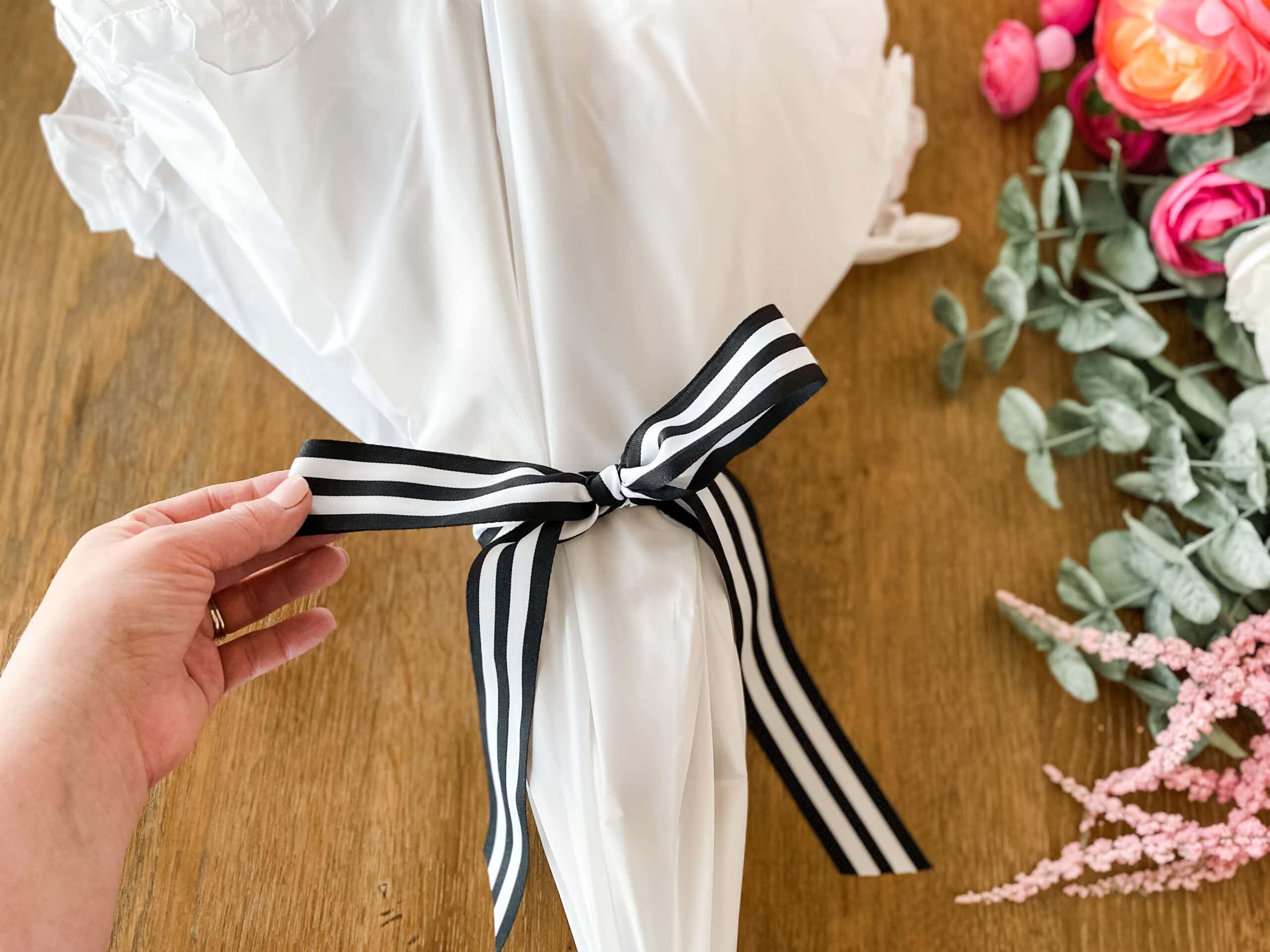 putting a bow on umbrella
