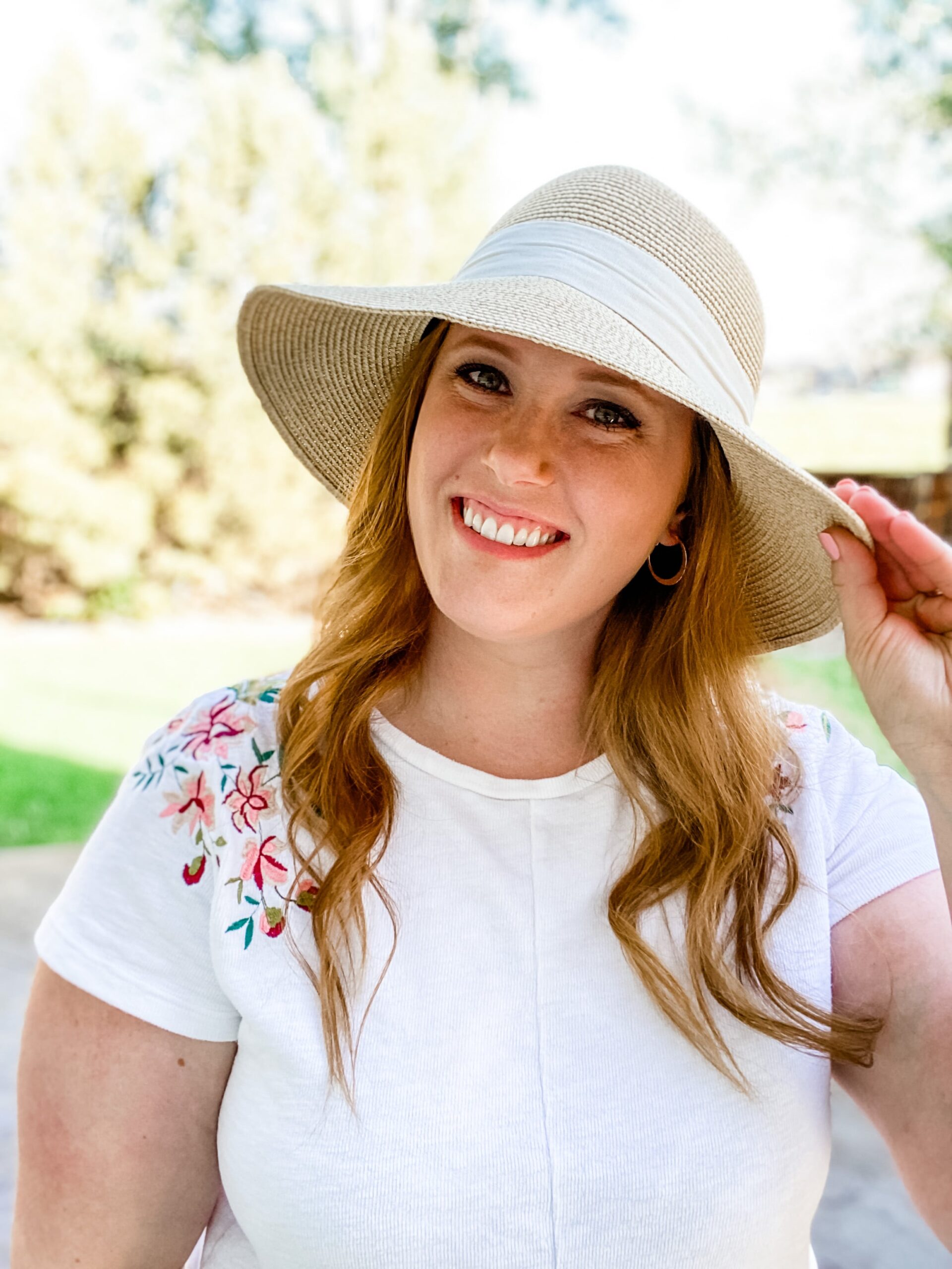 woman wearing sun hat 