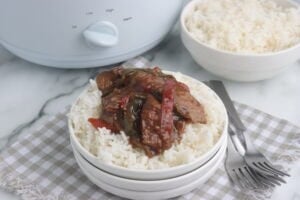 crockpot pepper steak over rice