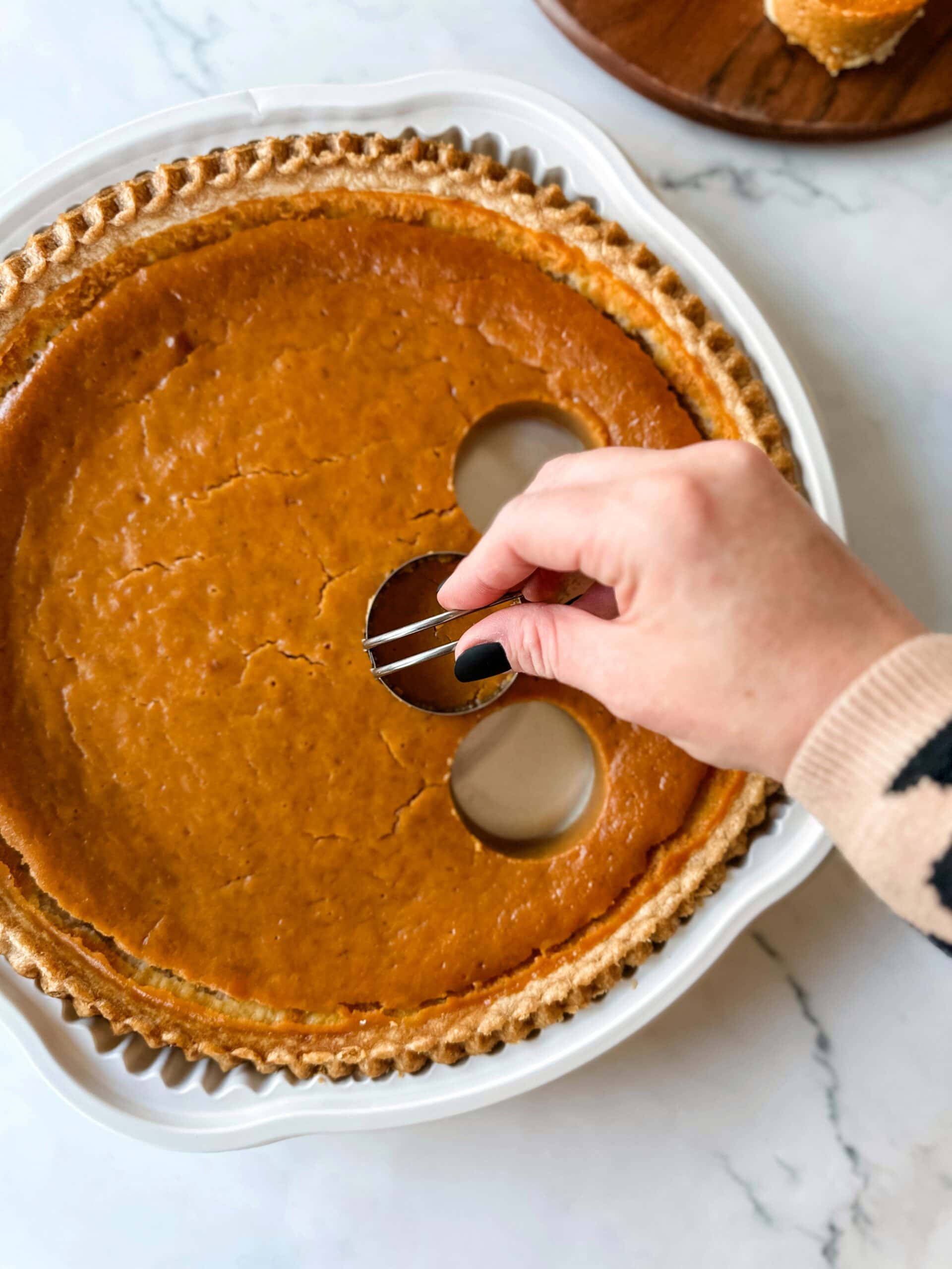 Using a biscuit cutter to slice pumpkin pie 