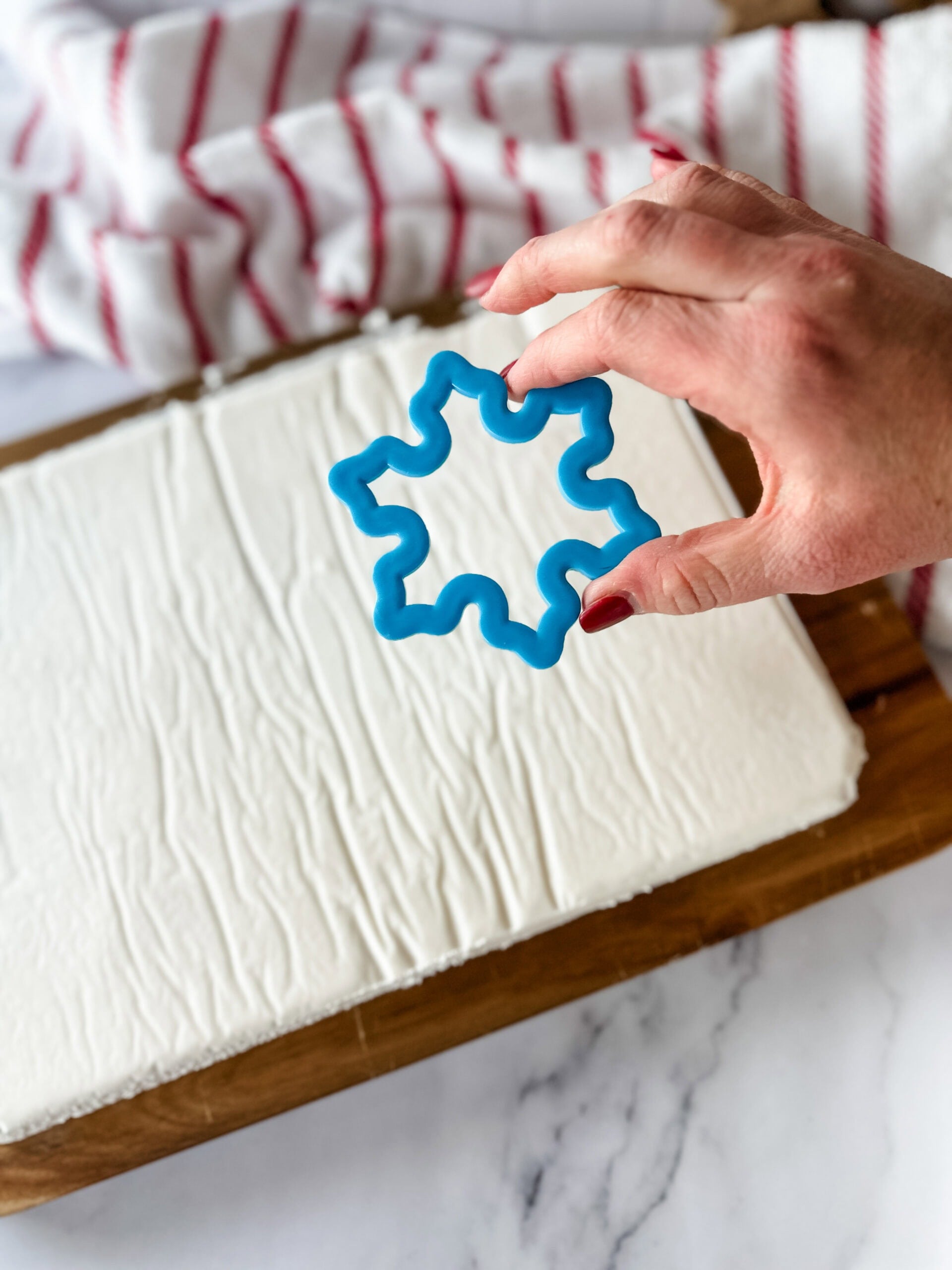 using cookie cutters to make snowflake shaped marshmallows at home 