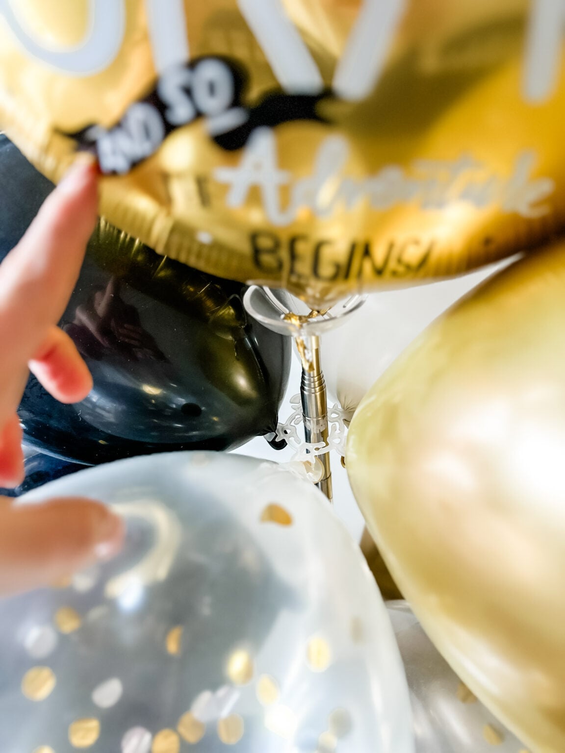 This DIY Balloon Bouquet is SO Easy For Your Next Party!