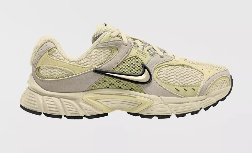 Nike Women's V5 RNR Sneakers