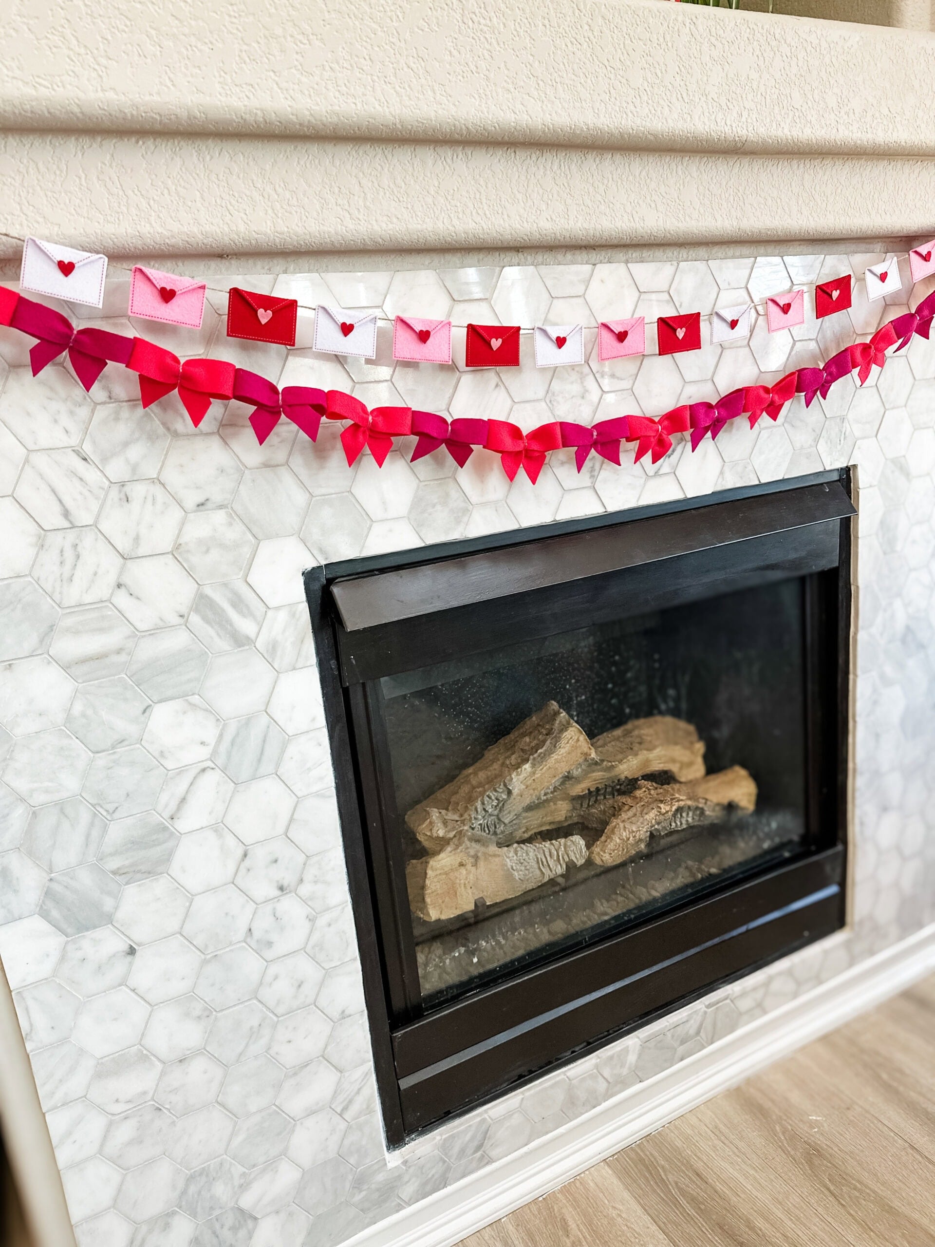 diy valentine felt garland for mantle 