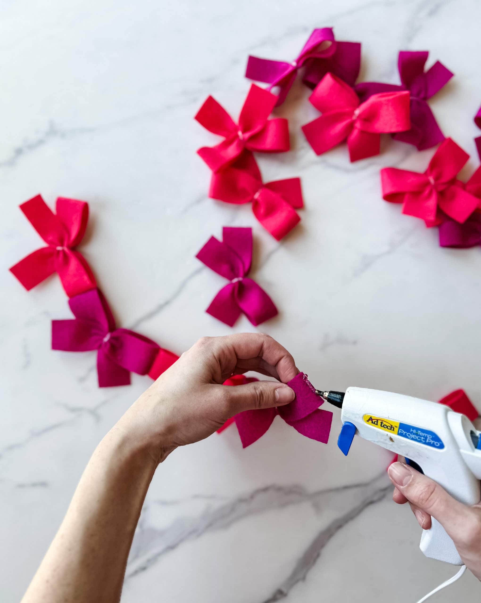 making a bow garland 