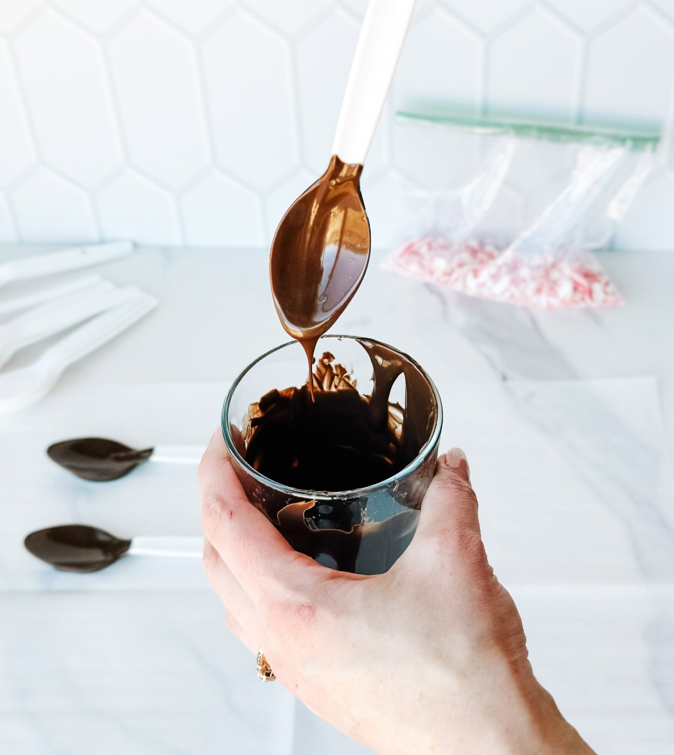 how to make a chocolate dipped spoon for hot chocolate 