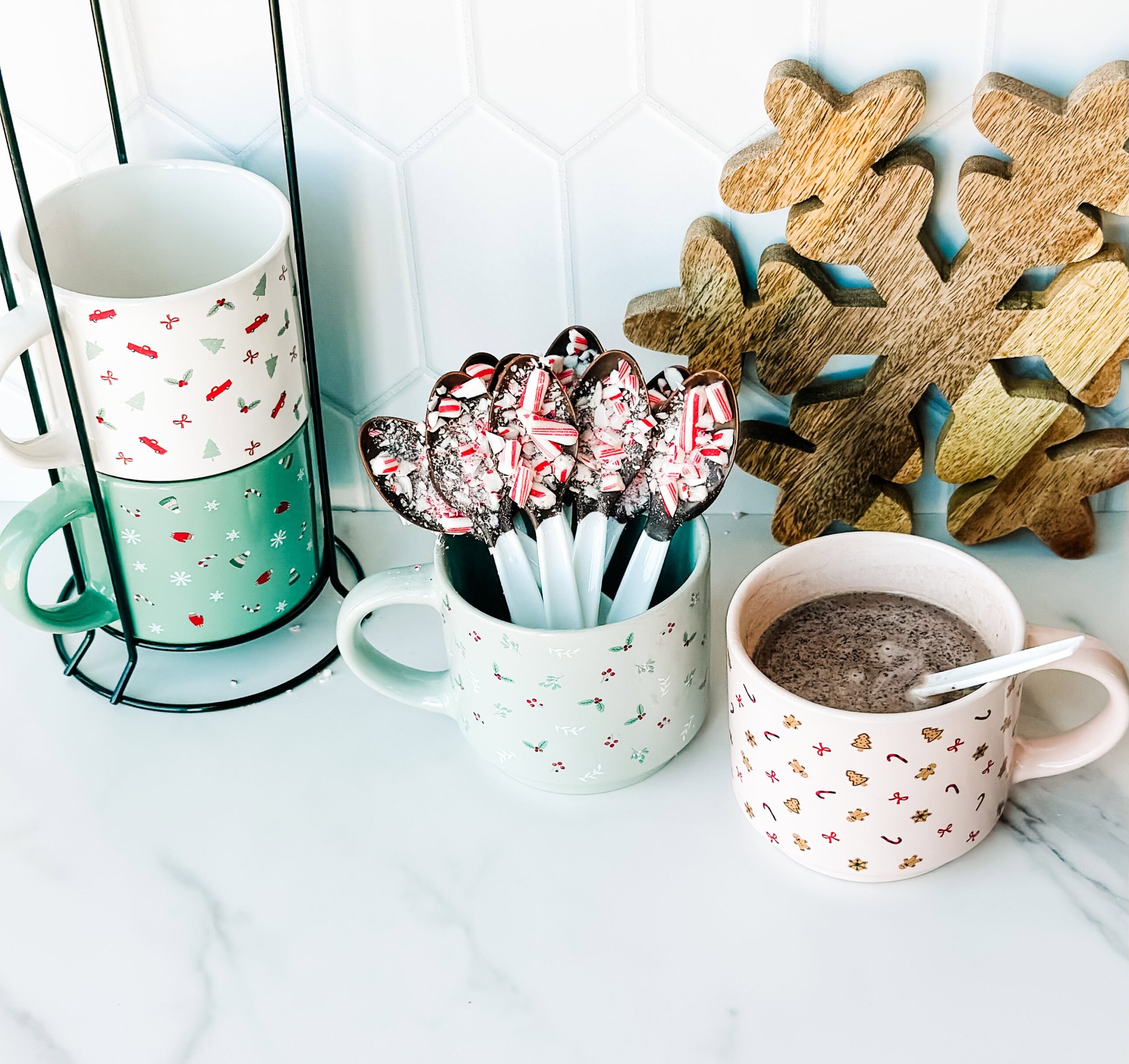 peppermint hot chocolate with spoons and mugs 