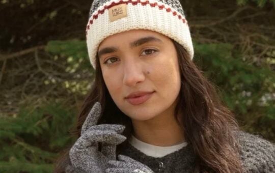 muk luks beanie and glove set