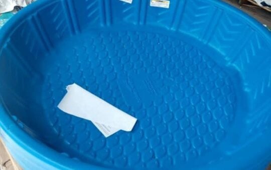 blue kiddie pool