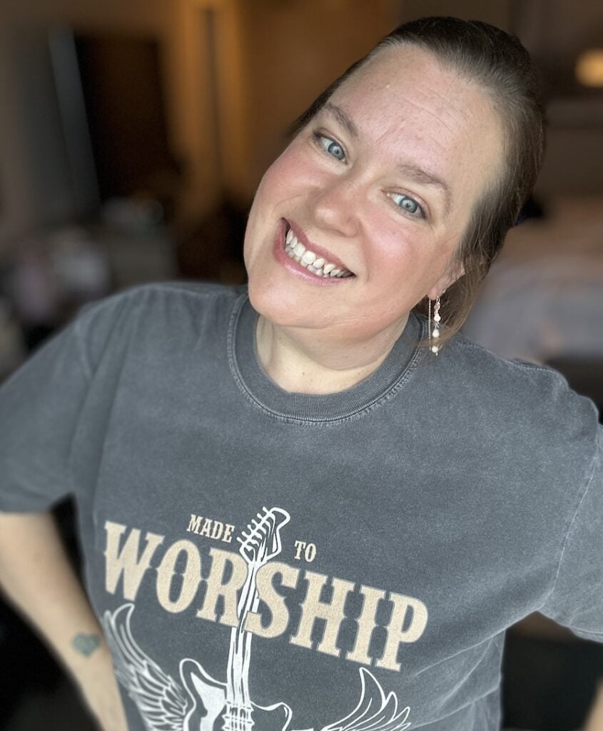 close up made to worship tee amber jane