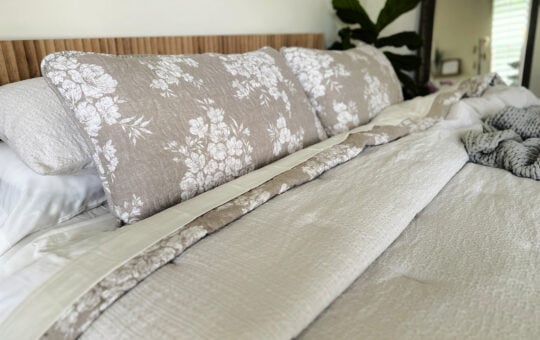 linens & hutch