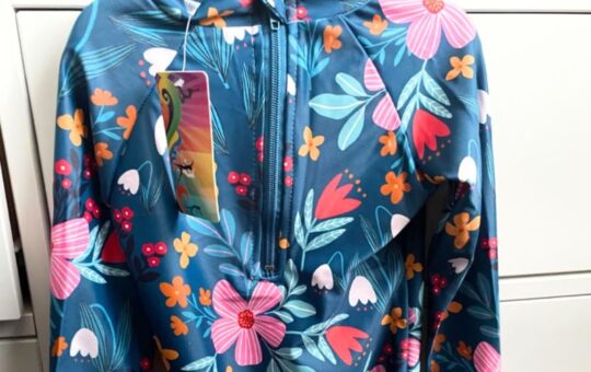 amazon kids rash guard (1)