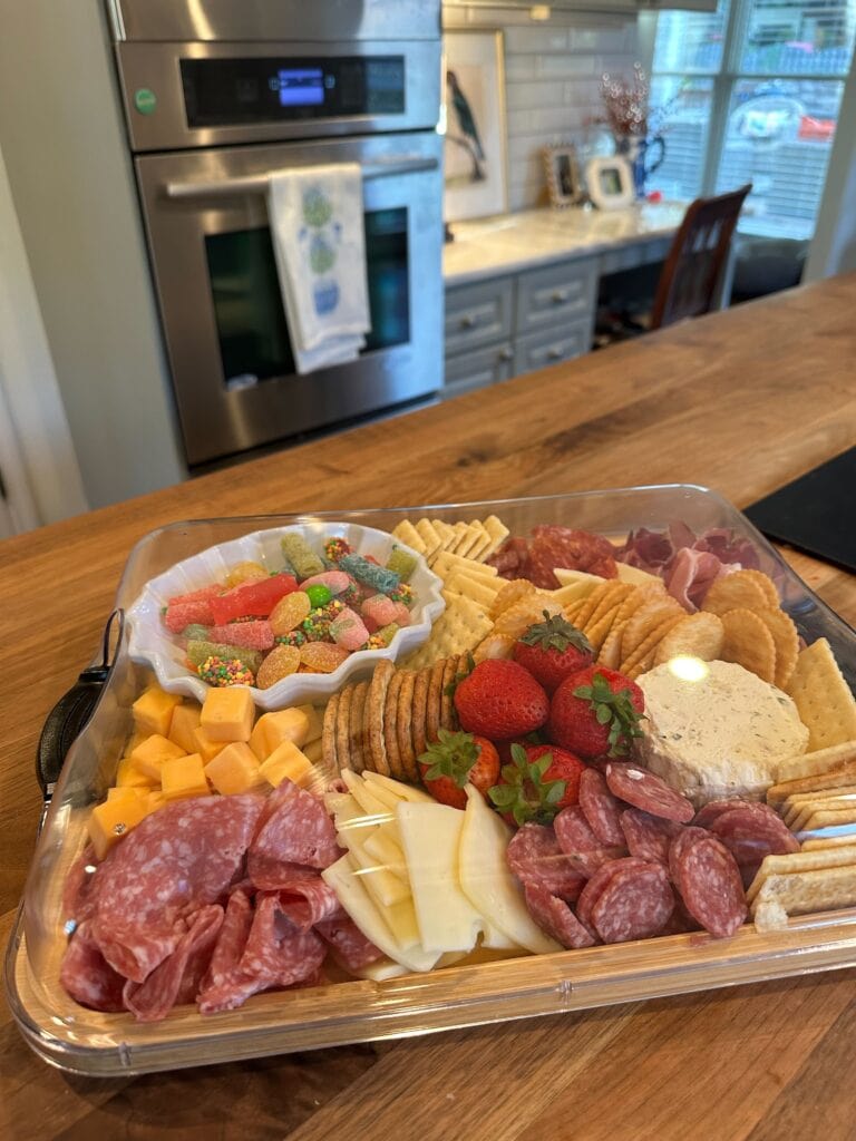farberware charcuterie and cutting board with lid 