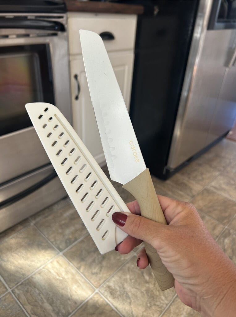 someone holding carote knife