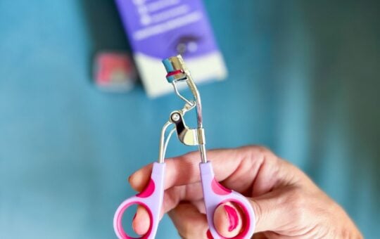 eyelash curler