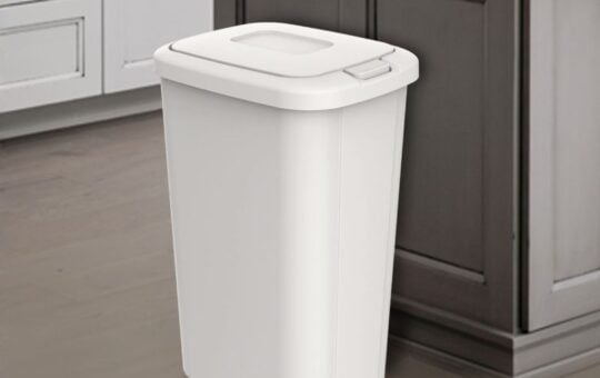 white trash can