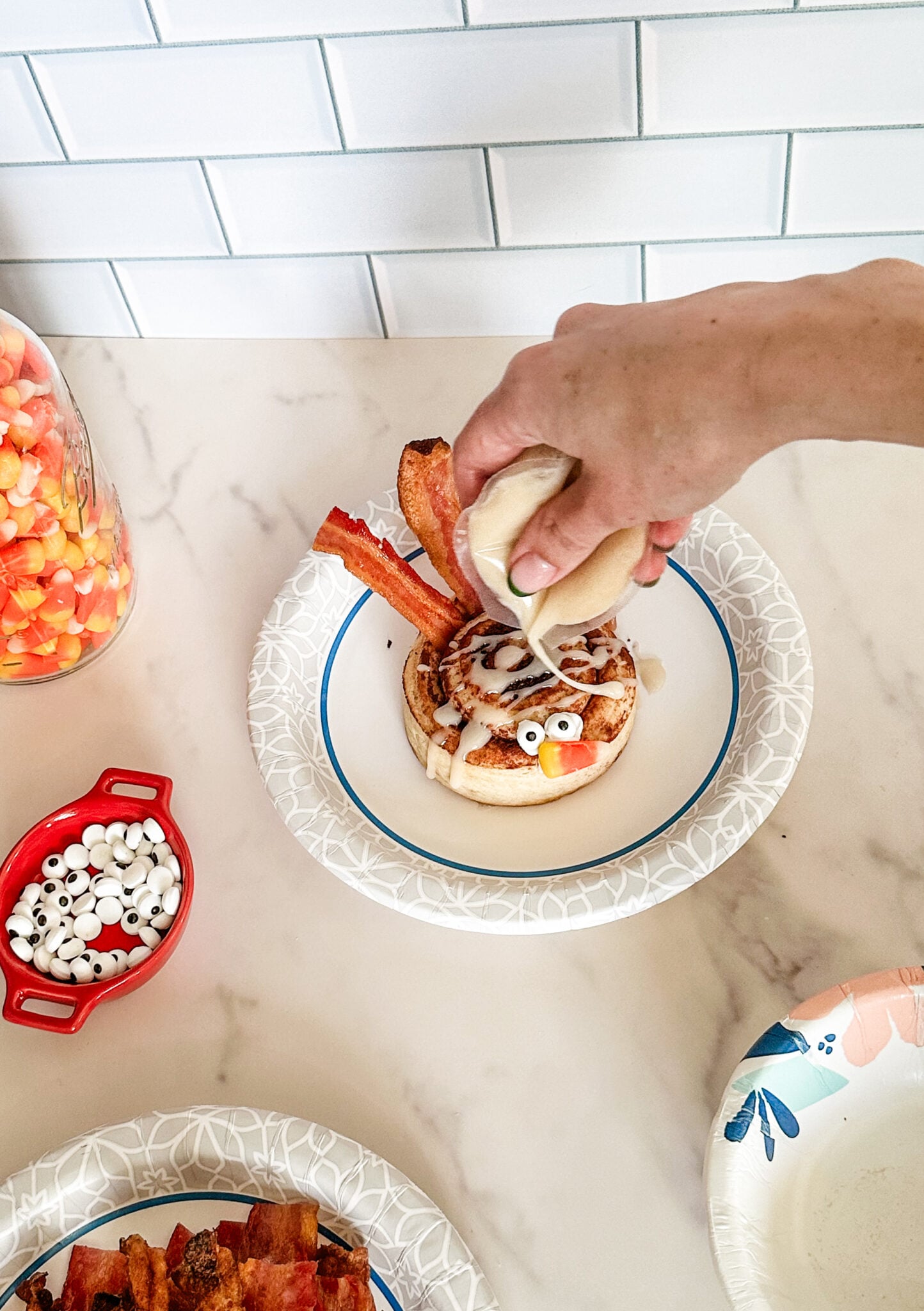 Cinnamon Roll Turkeys - The PERFECT Thanksgiving Breakfast!