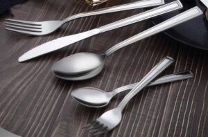 Hunnycook 40 Piece Silverware Set